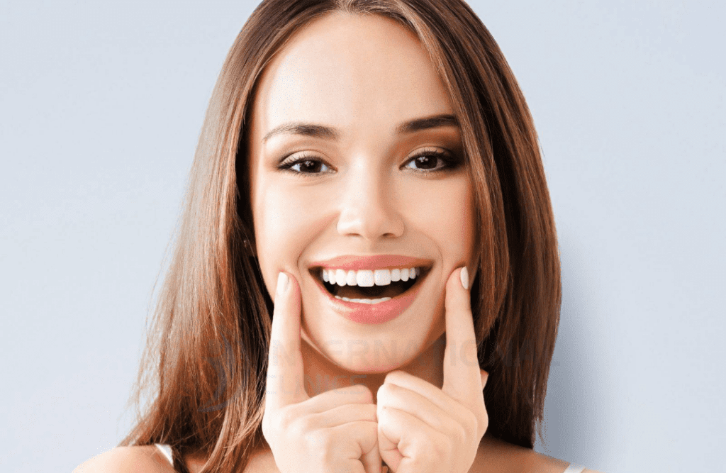 عادة مايتم اللجوء لتجميل الأسنان للحصول على ابتسامة جذابة وأسنان متناسقة